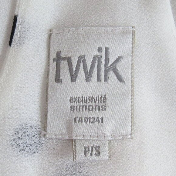 Twik Polka Dot Sleeveless Blouse - Picture 6 of 6
